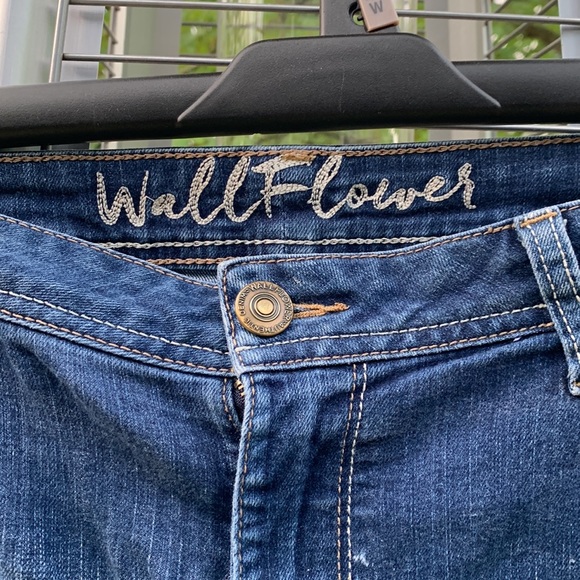 Wallflower Denim Shorts - Picture 3 of 4